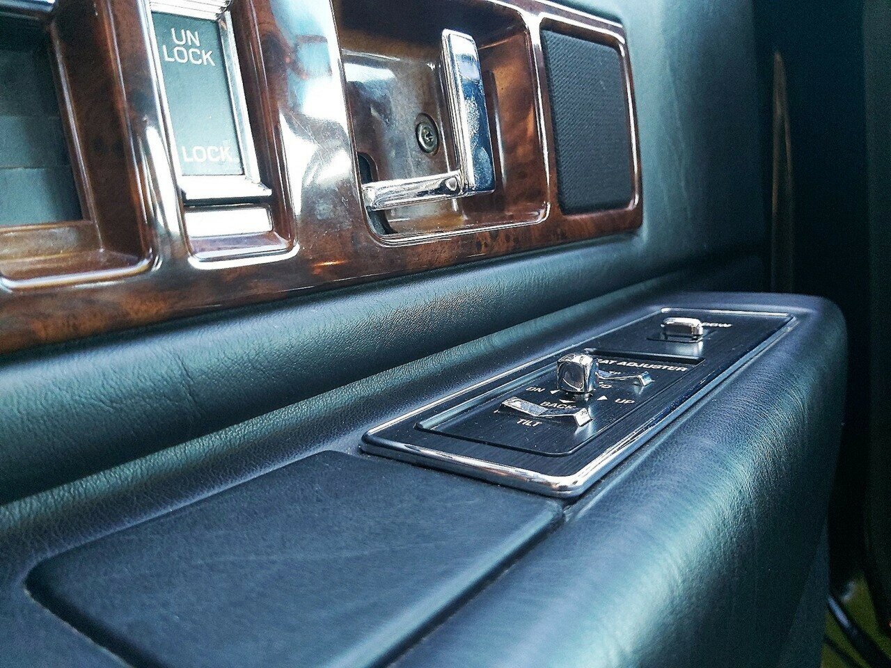 1996 CADILLAC FLEETWOOD BROUGHAM CONNOISEUR 4 SP AUTOMATIC 4D SEDAN