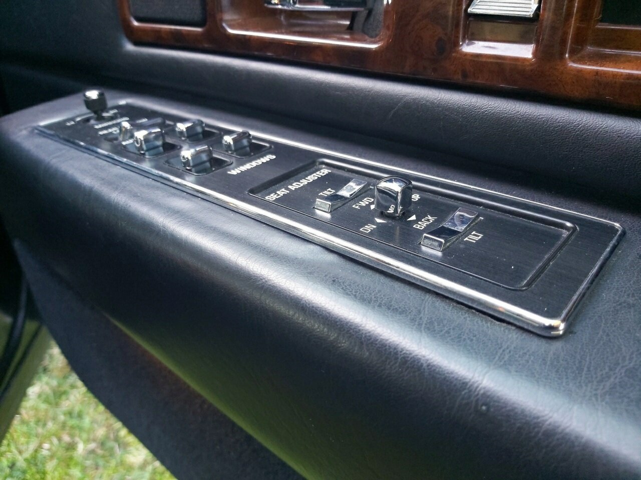 1996 CADILLAC FLEETWOOD BROUGHAM CONNOISEUR 4 SP AUTOMATIC 4D SEDAN