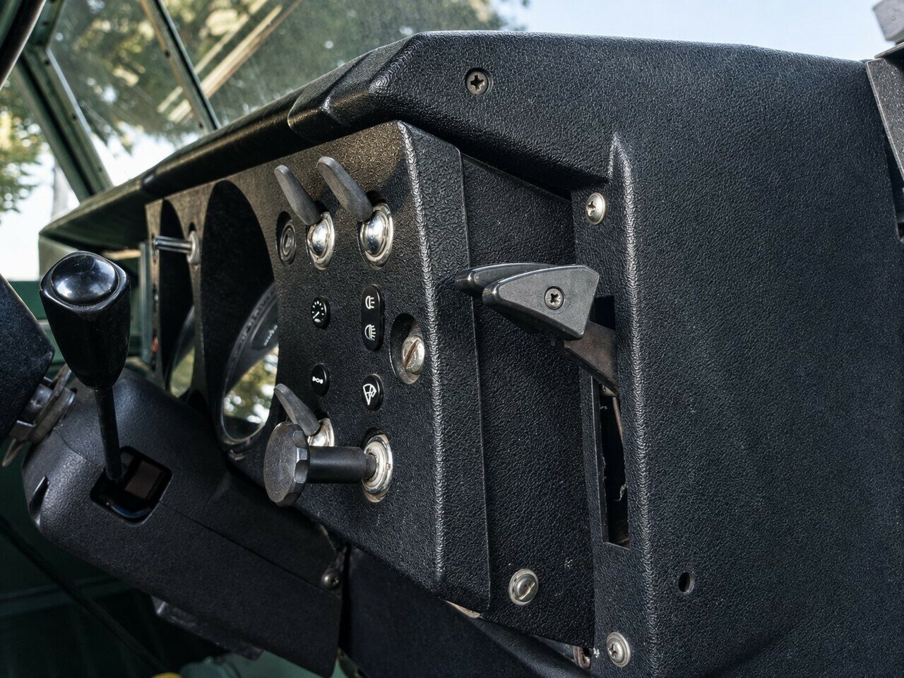 1979 LAND ROVER (4x4) LWB 1240KG 4 SP MANUAL 4X4 TRAY