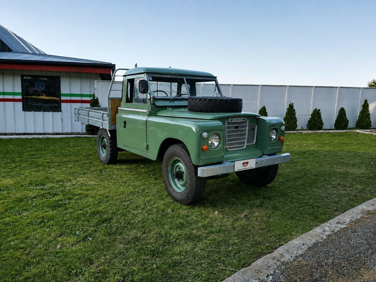 1979 LAND ROVER (4x4) LWB 1240KG 4 SP MANUAL 4X4 TRAY