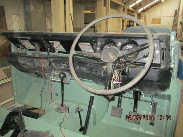 1979 LAND ROVER (4x4) LWB 1240KG 4 SP MANUAL 4X4 TRAY