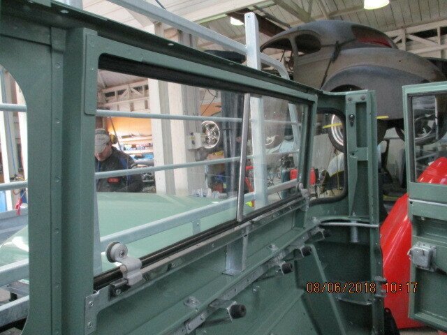 1979 LAND ROVER (4x4) LWB 1240KG 4 SP MANUAL 4X4 TRAY