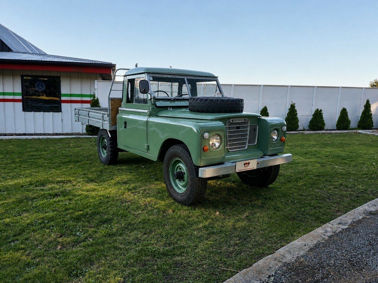 1979 LAND ROVER (4x4) LWB 1240KG 4 SP MANUAL 4X4 TRAY