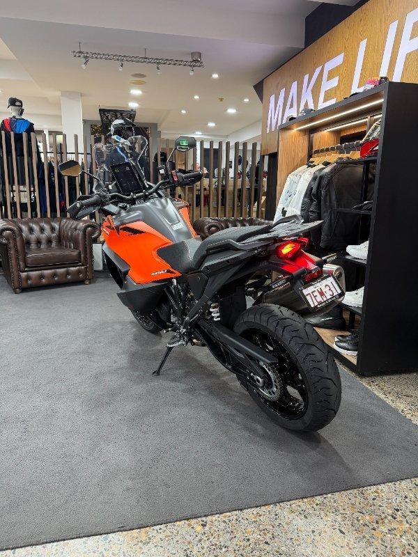 2026 KTM 1390 SUPER ADVENTURE S DUAL SPORTS