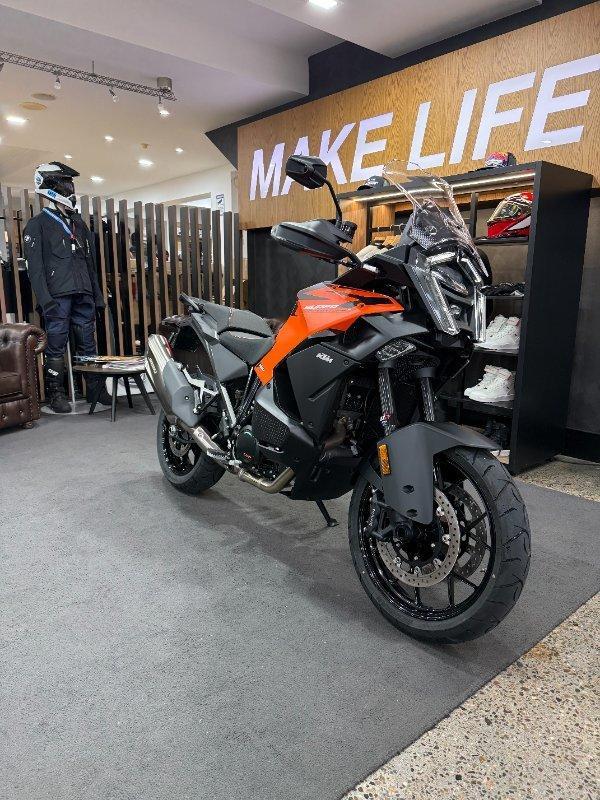 2026 KTM 1390 SUPER ADVENTURE S DUAL SPORTS