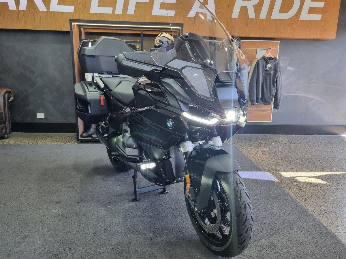2026 BMW R 1300 RT TRIPLE BLACK TOURER
