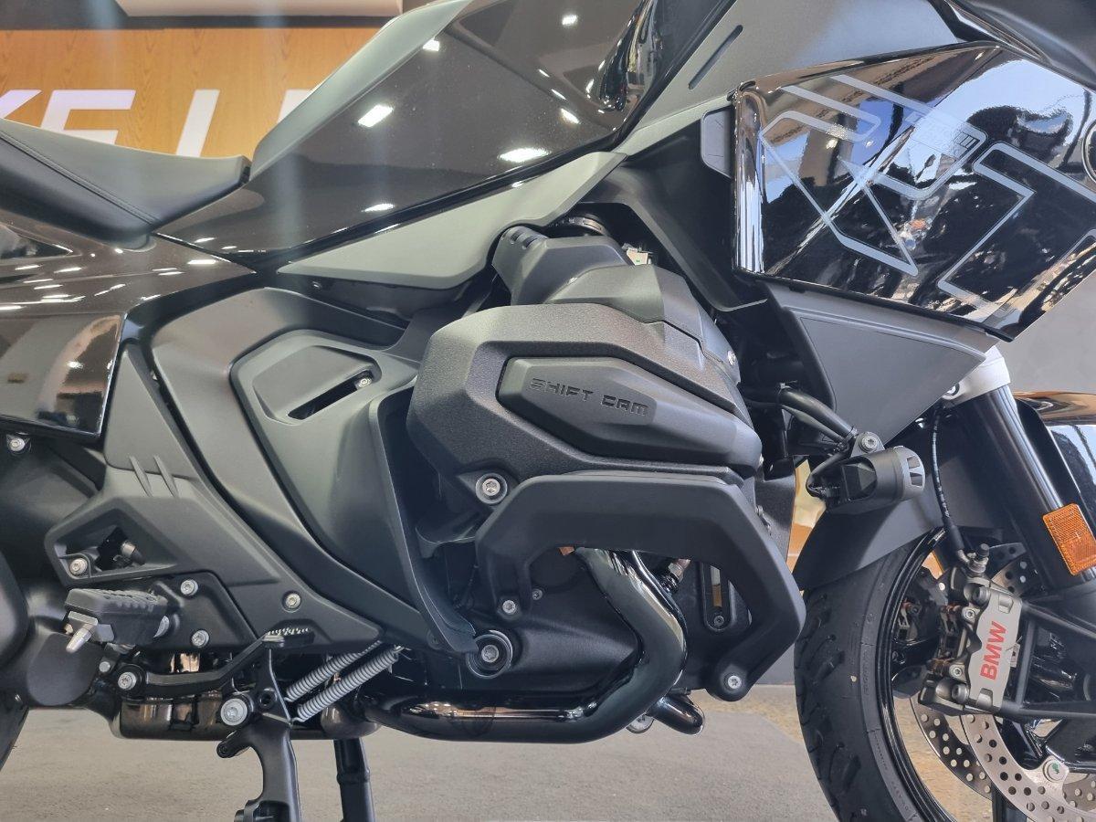 2026 BMW R 1300 RT TRIPLE BLACK TOURER