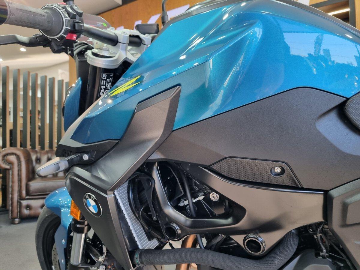 2026 BMW F 900 R ROAD