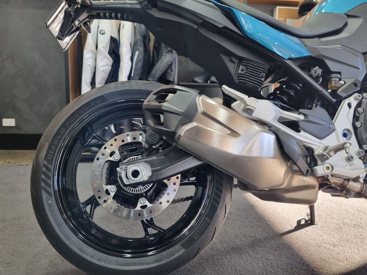 2026 BMW F 900 R ROAD