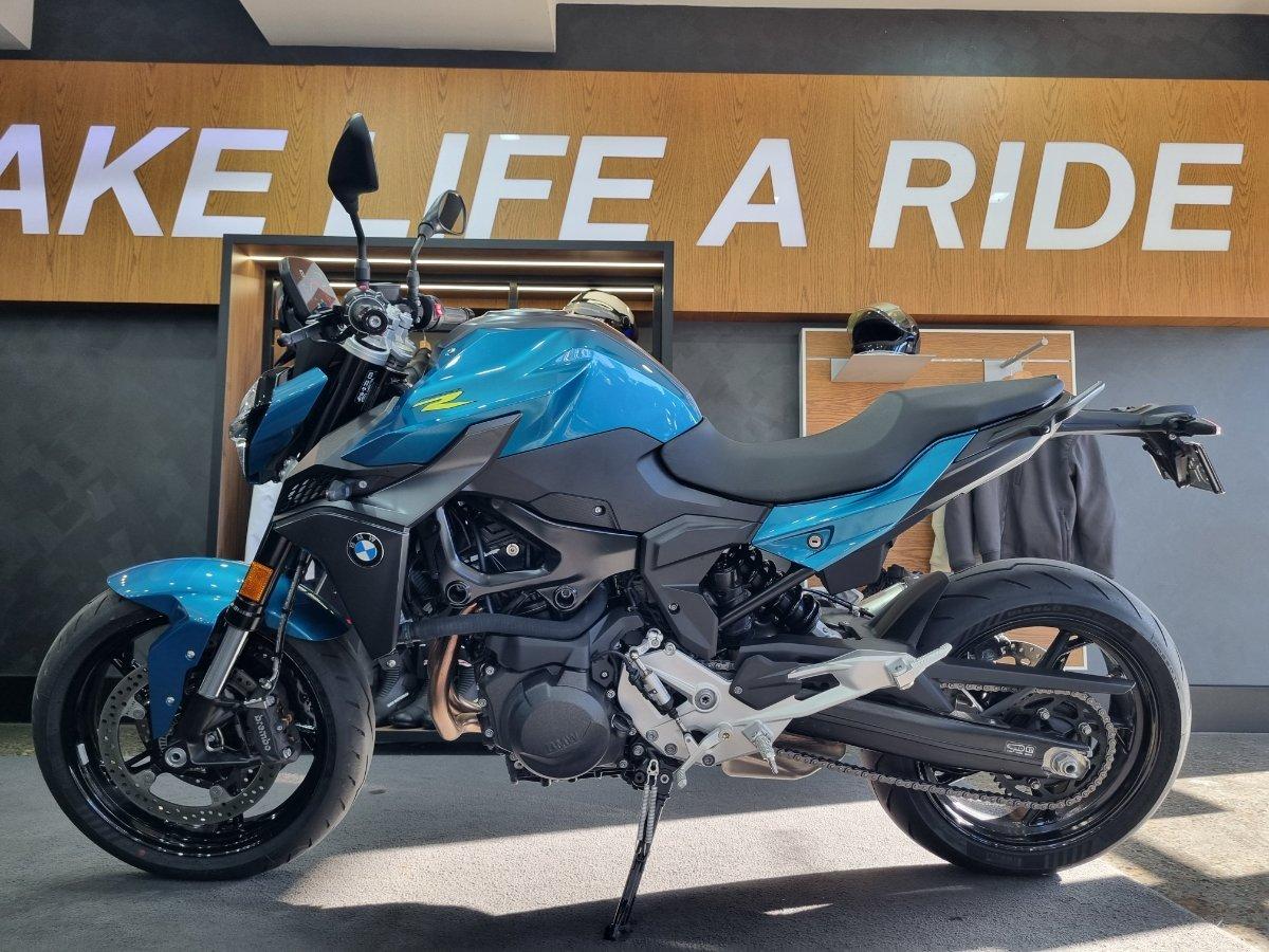 2026 BMW F 900 R ROAD