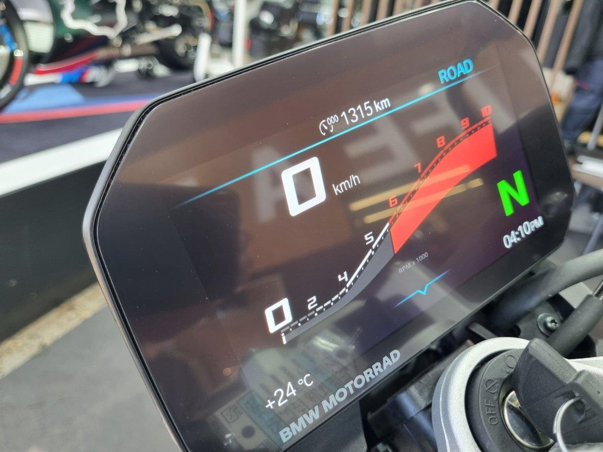 2026 BMW F 900 R ROAD