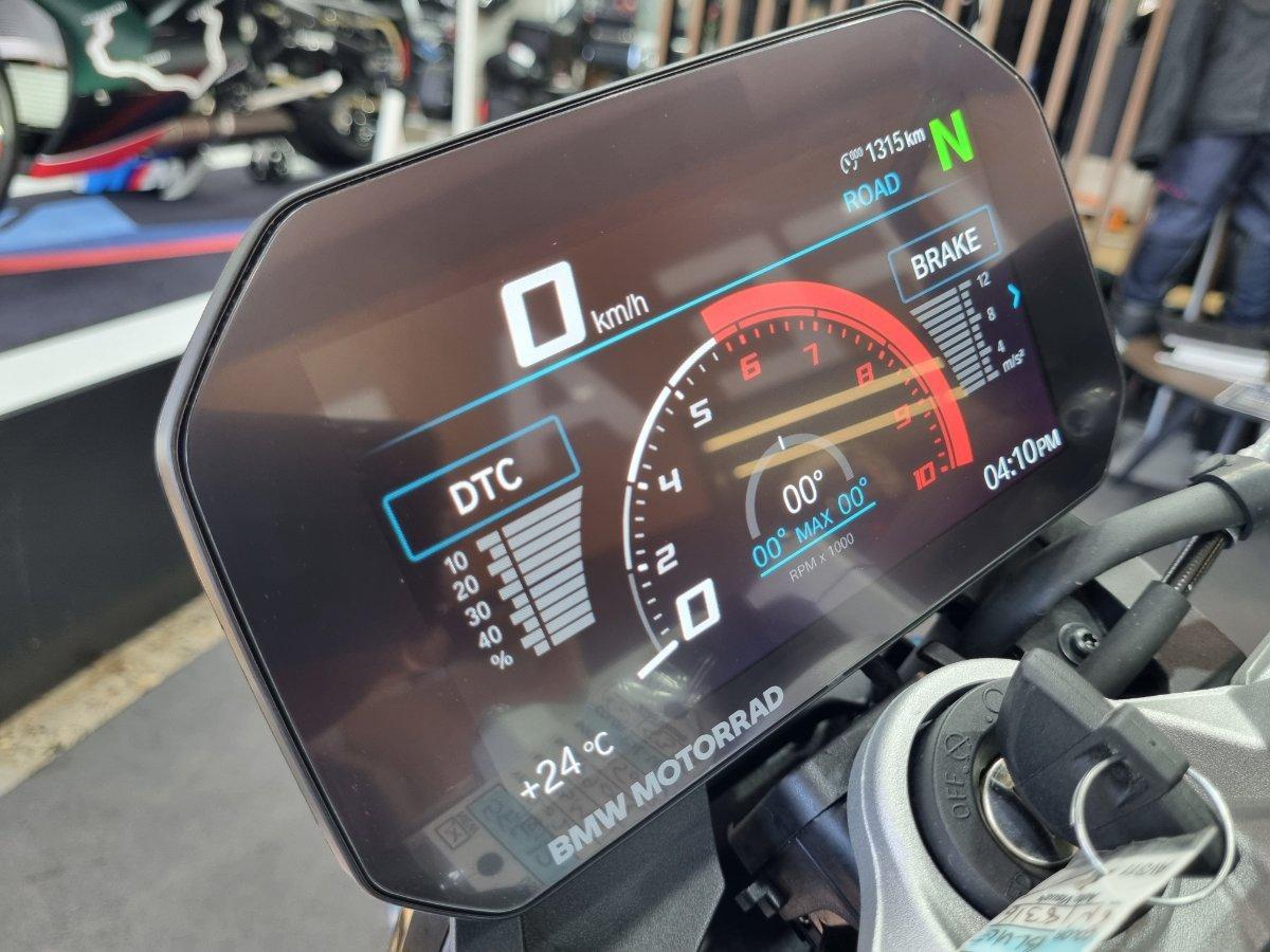 2026 BMW F 900 R ROAD