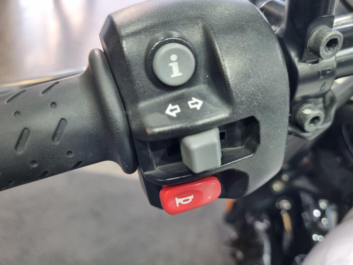 2017 TRIUMPH STREET TWIN ROAD