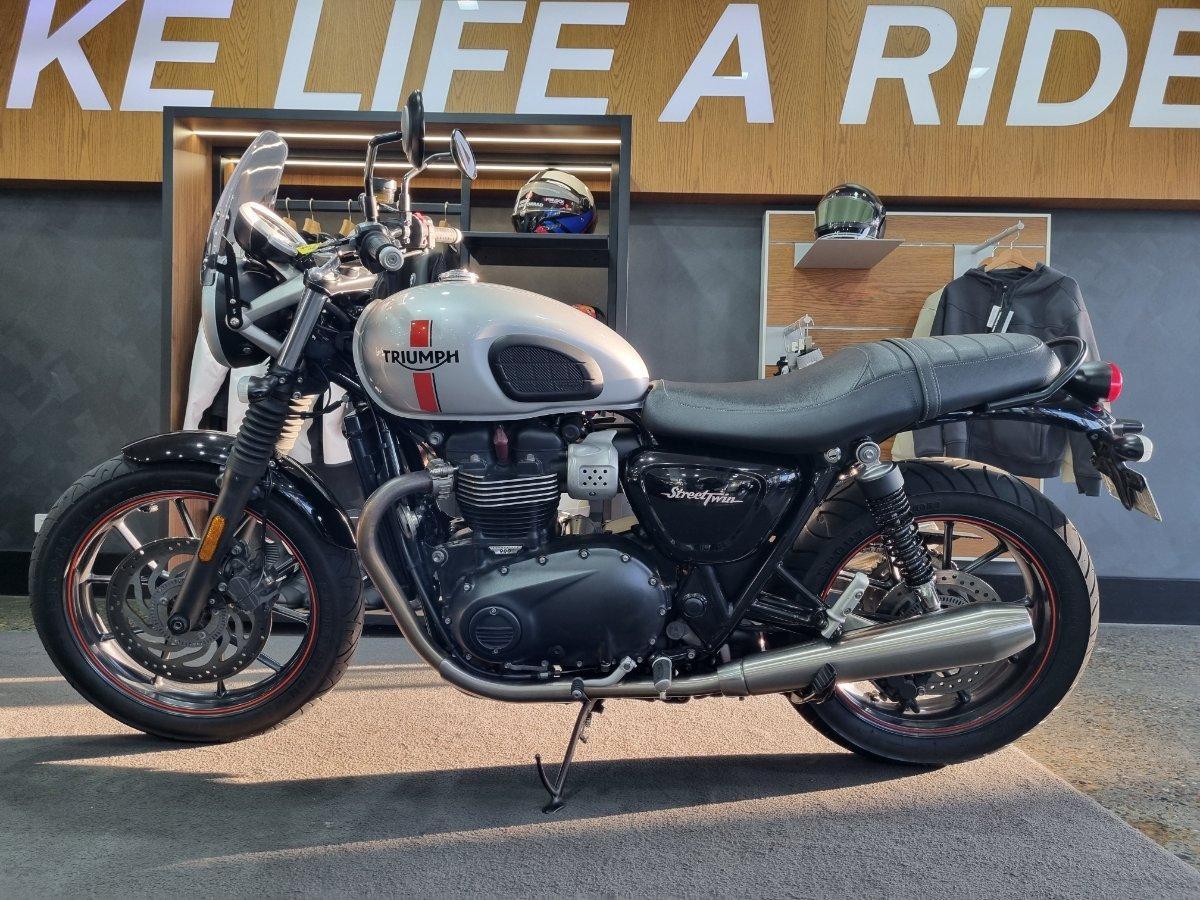 2017 TRIUMPH STREET TWIN ROAD