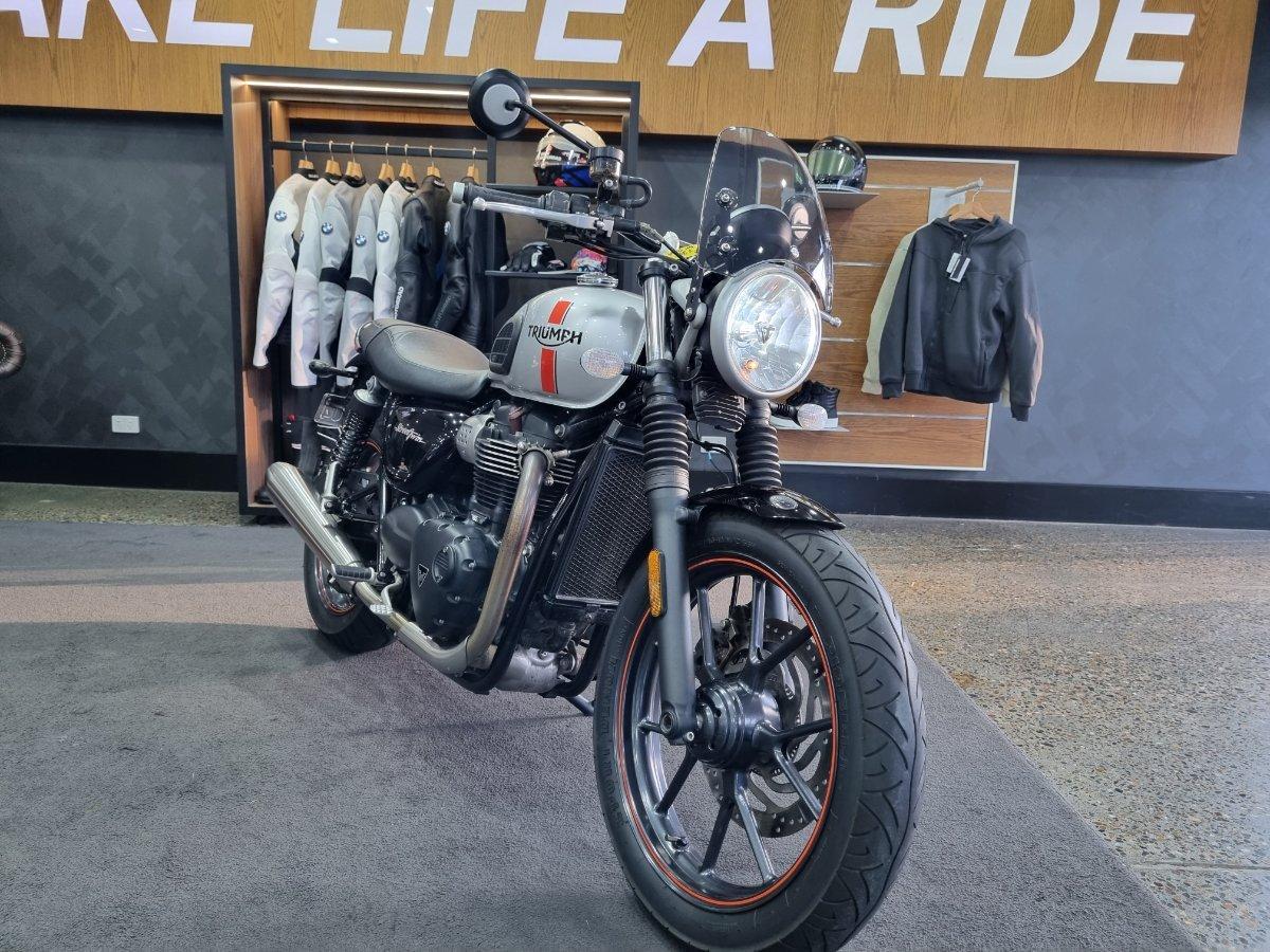 2017 TRIUMPH STREET TWIN ROAD