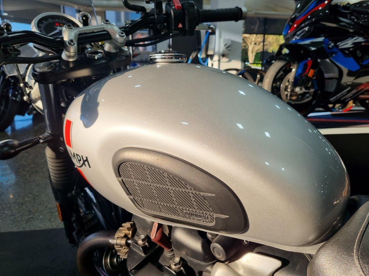 2017 TRIUMPH STREET TWIN ROAD