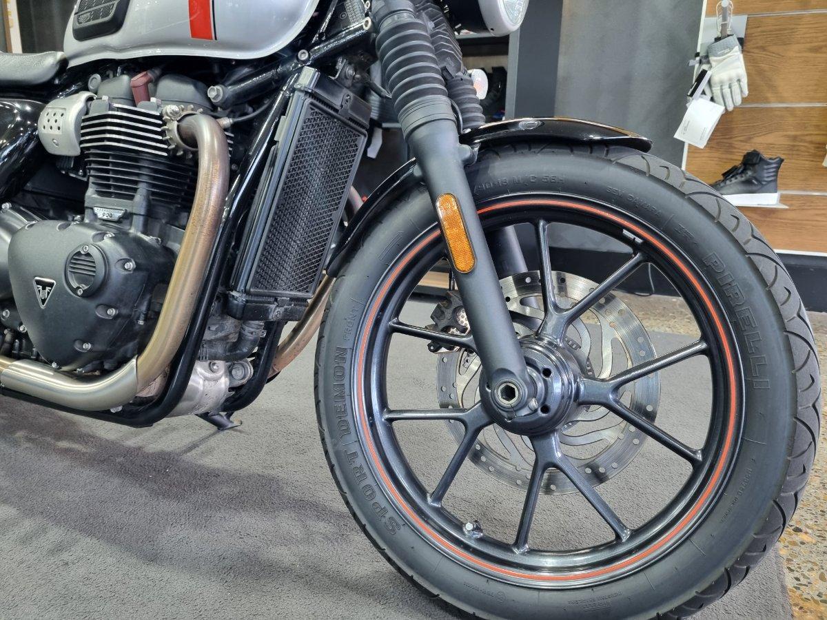 2017 TRIUMPH STREET TWIN ROAD