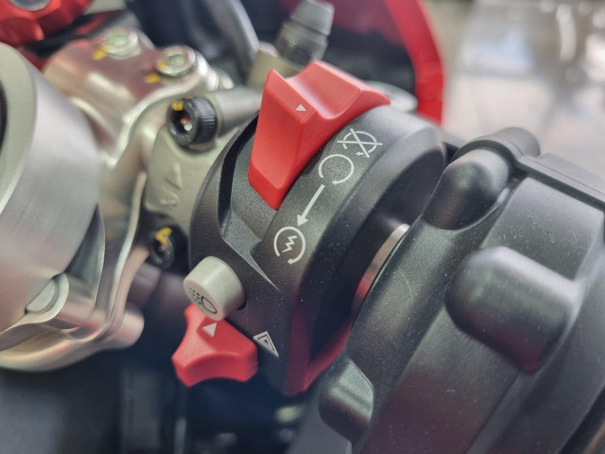 2021 DUCATI PANIGALE V2 SPORTS
