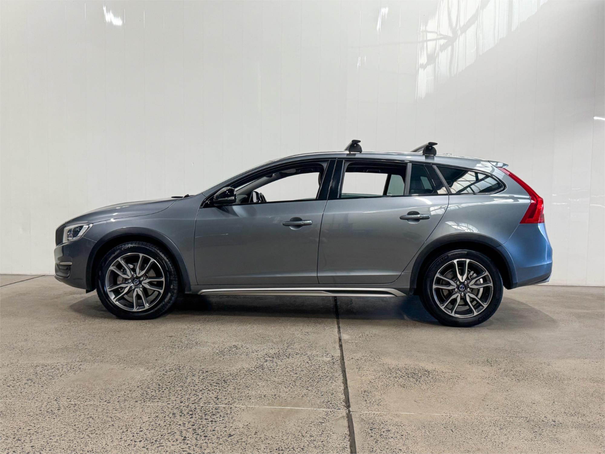 2015 VOLVO V60 F MY16 D4 LUXURY CROSS COUNTRY 6 SP AUTOMATIC 4D WAGON