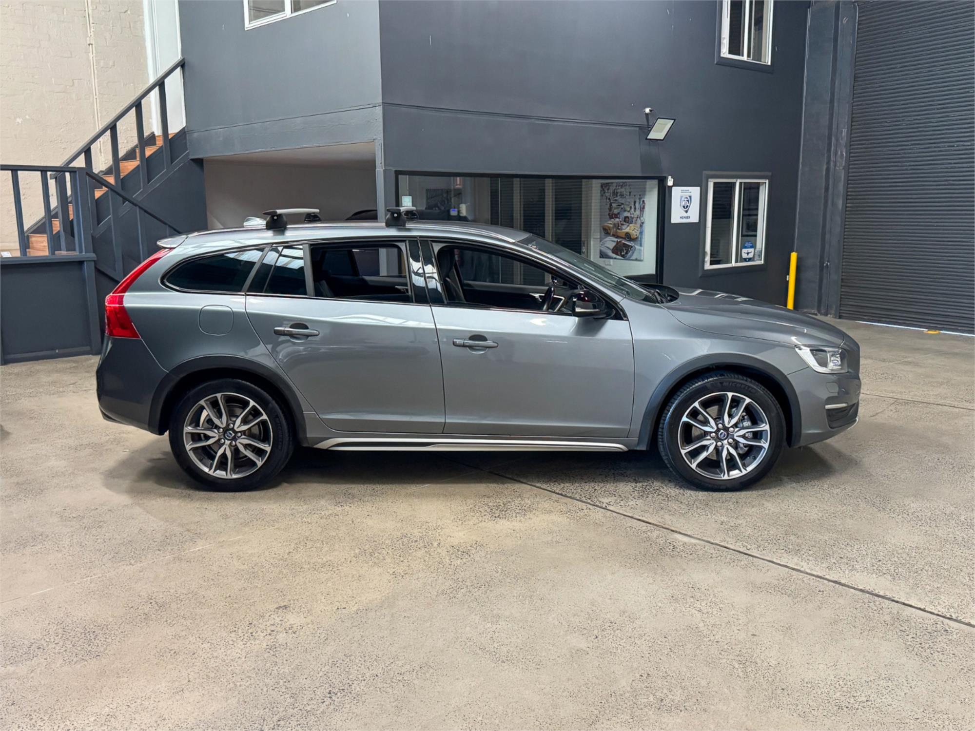 2015 VOLVO V60 F MY16 D4 LUXURY CROSS COUNTRY 6 SP AUTOMATIC 4D WAGON
