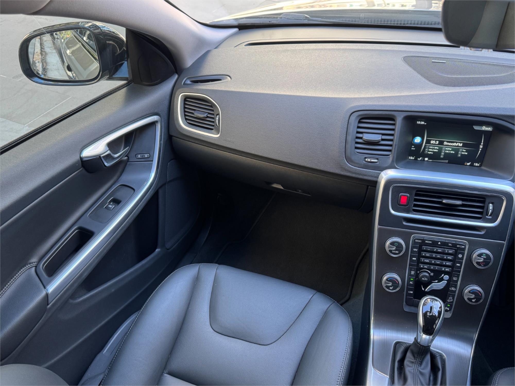 2015 VOLVO V60 F MY16 D4 LUXURY CROSS COUNTRY 6 SP AUTOMATIC 4D WAGON