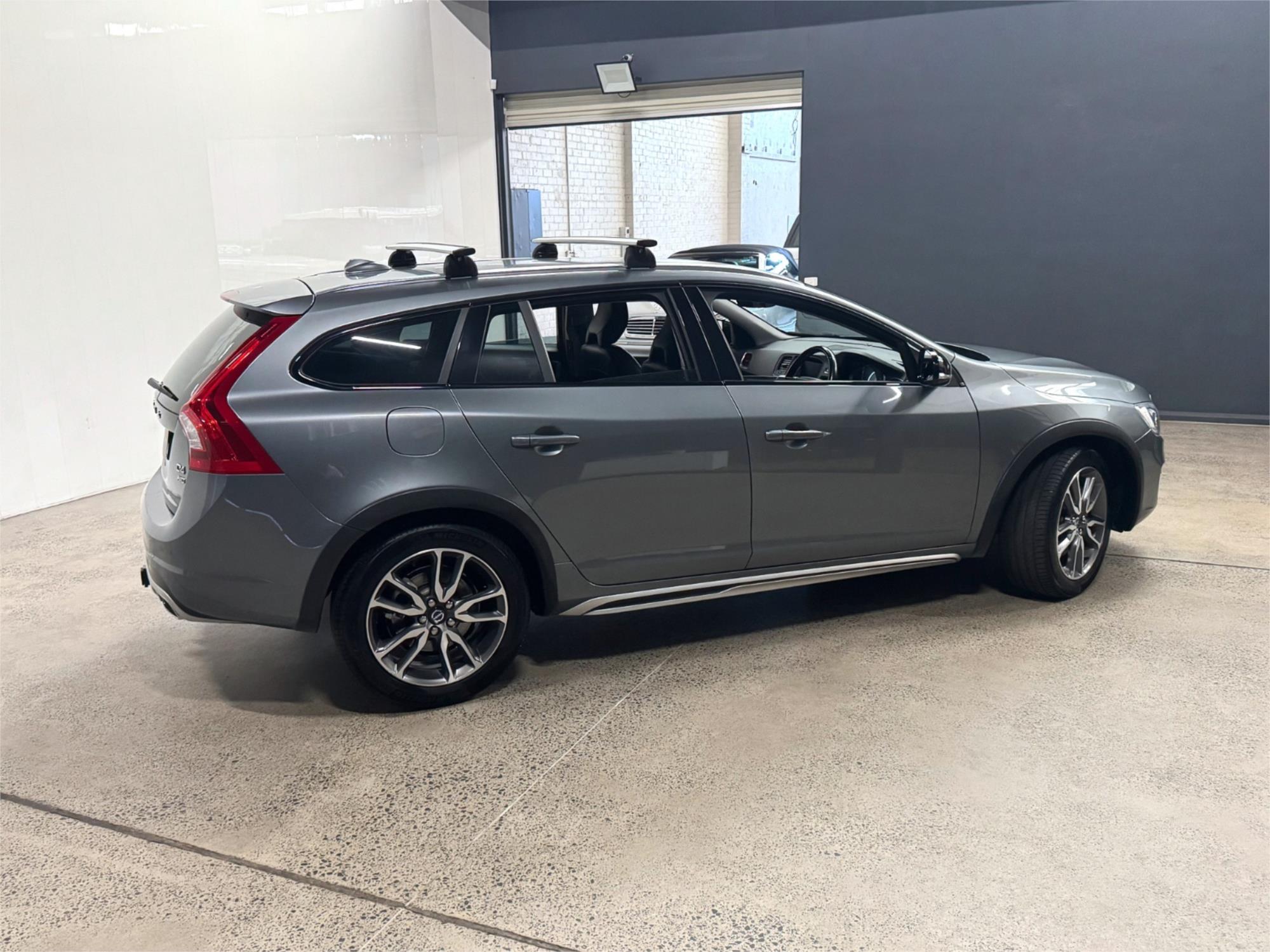 2015 VOLVO V60 F MY16 D4 LUXURY CROSS COUNTRY 6 SP AUTOMATIC 4D WAGON