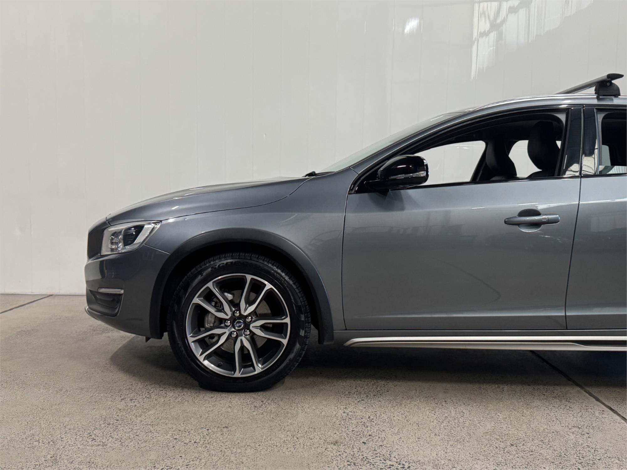 2015 VOLVO V60 F MY16 D4 LUXURY CROSS COUNTRY 6 SP AUTOMATIC 4D WAGON