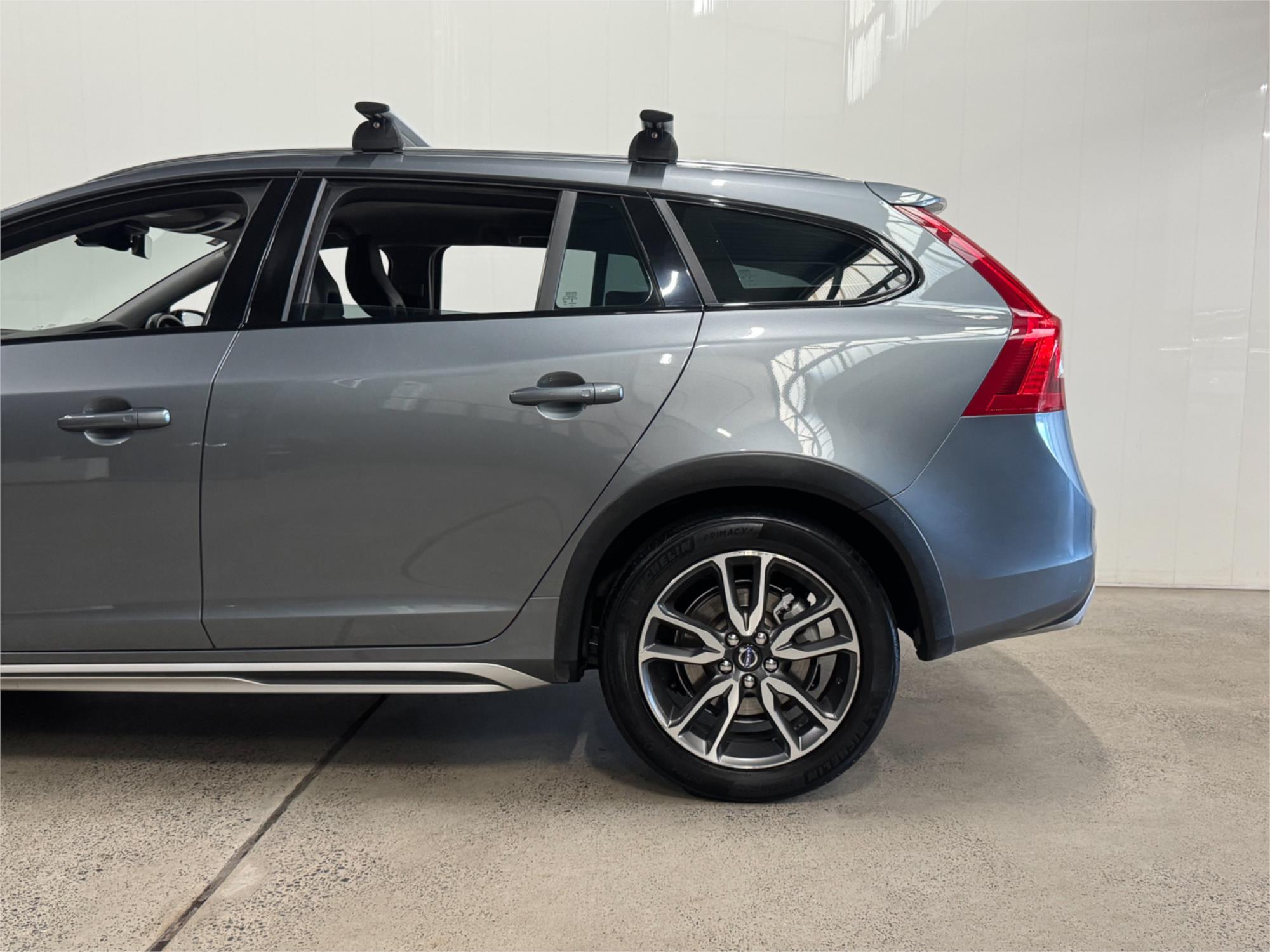 2015 VOLVO V60 F MY16 D4 LUXURY CROSS COUNTRY 6 SP AUTOMATIC 4D WAGON