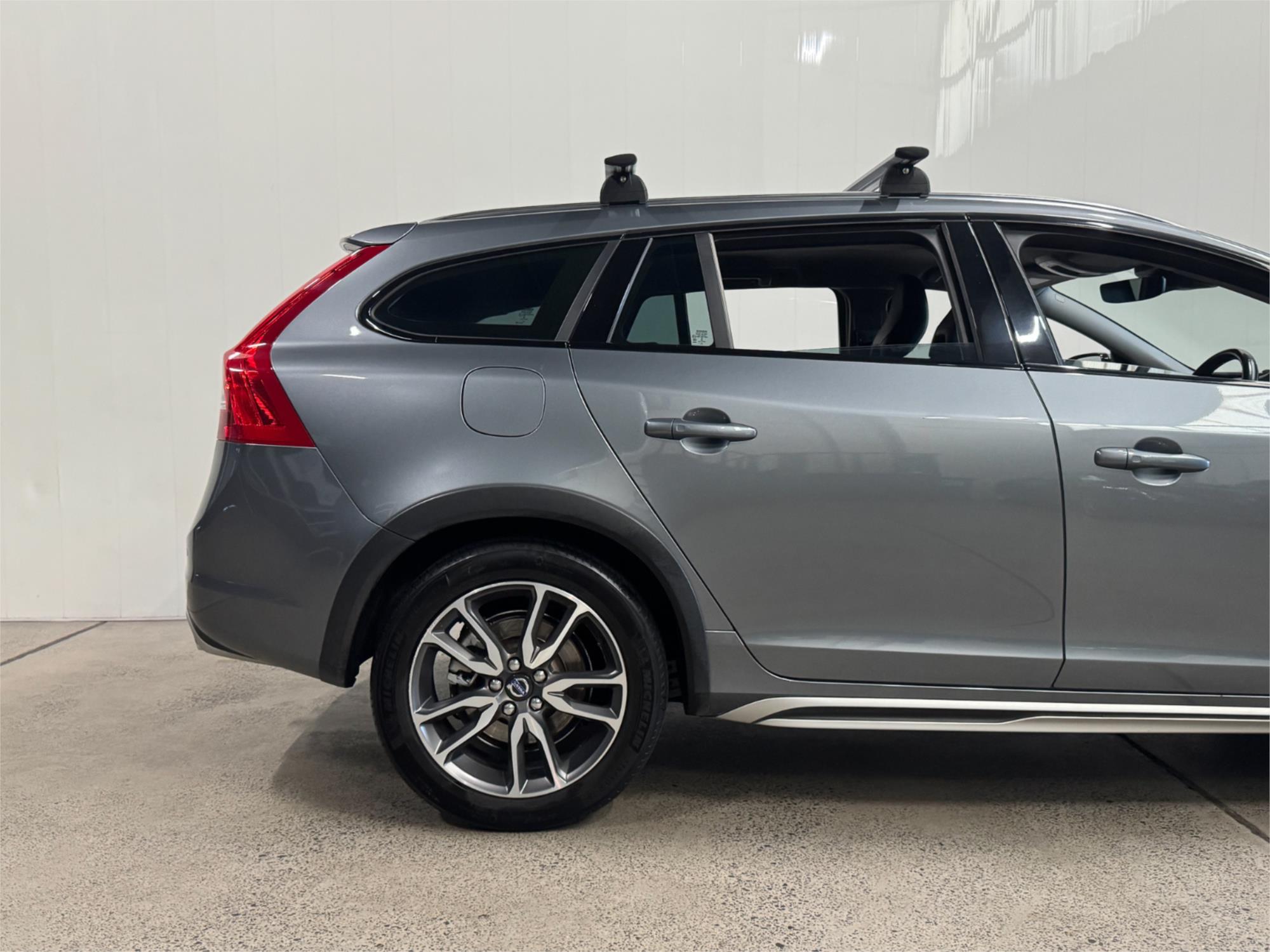 2015 VOLVO V60 F MY16 D4 LUXURY CROSS COUNTRY 6 SP AUTOMATIC 4D WAGON
