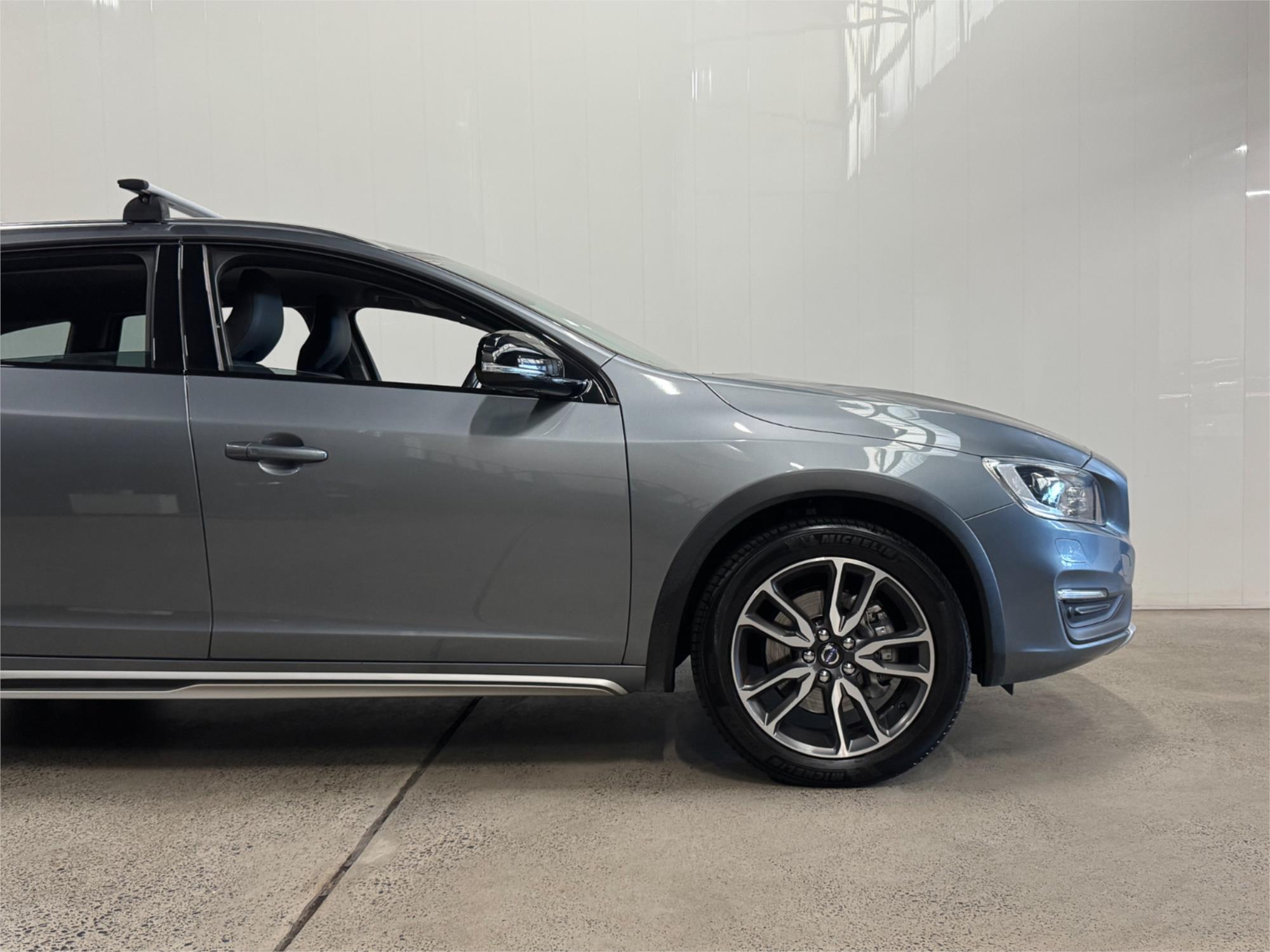 2015 VOLVO V60 F MY16 D4 LUXURY CROSS COUNTRY 6 SP AUTOMATIC 4D WAGON