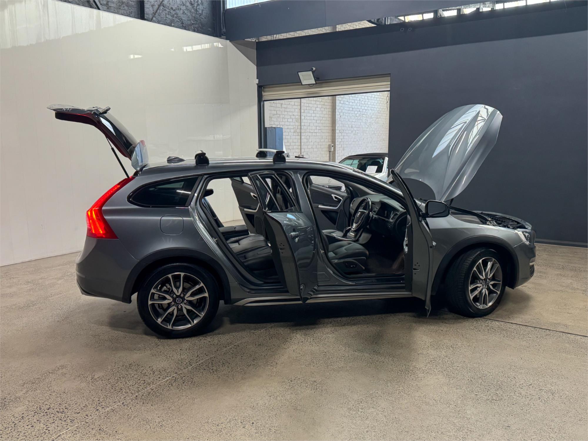 2015 VOLVO V60 F MY16 D4 LUXURY CROSS COUNTRY 6 SP AUTOMATIC 4D WAGON