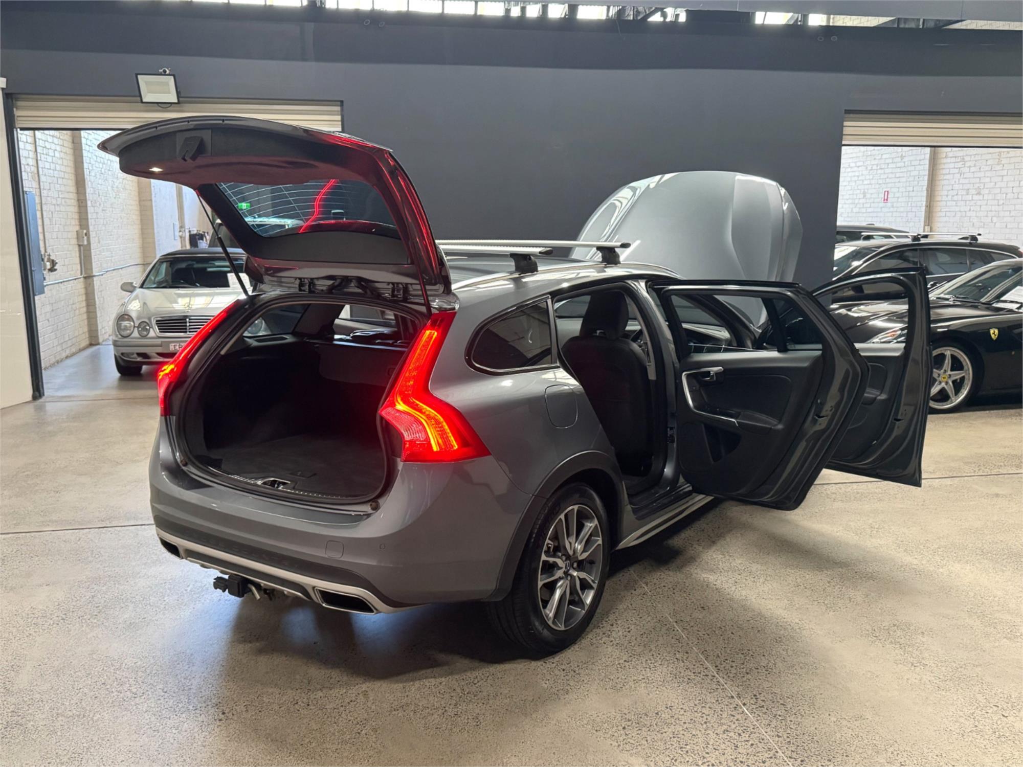 2015 VOLVO V60 F MY16 D4 LUXURY CROSS COUNTRY 6 SP AUTOMATIC 4D WAGON