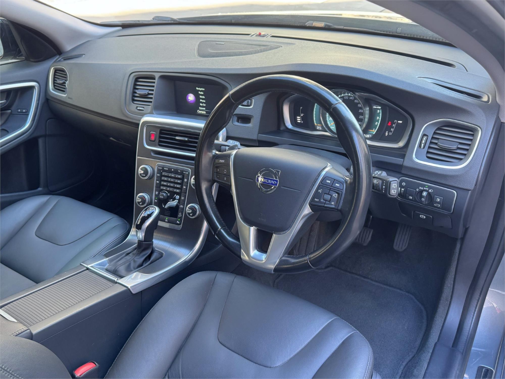 2015 VOLVO V60 F MY16 D4 LUXURY CROSS COUNTRY 6 SP AUTOMATIC 4D WAGON