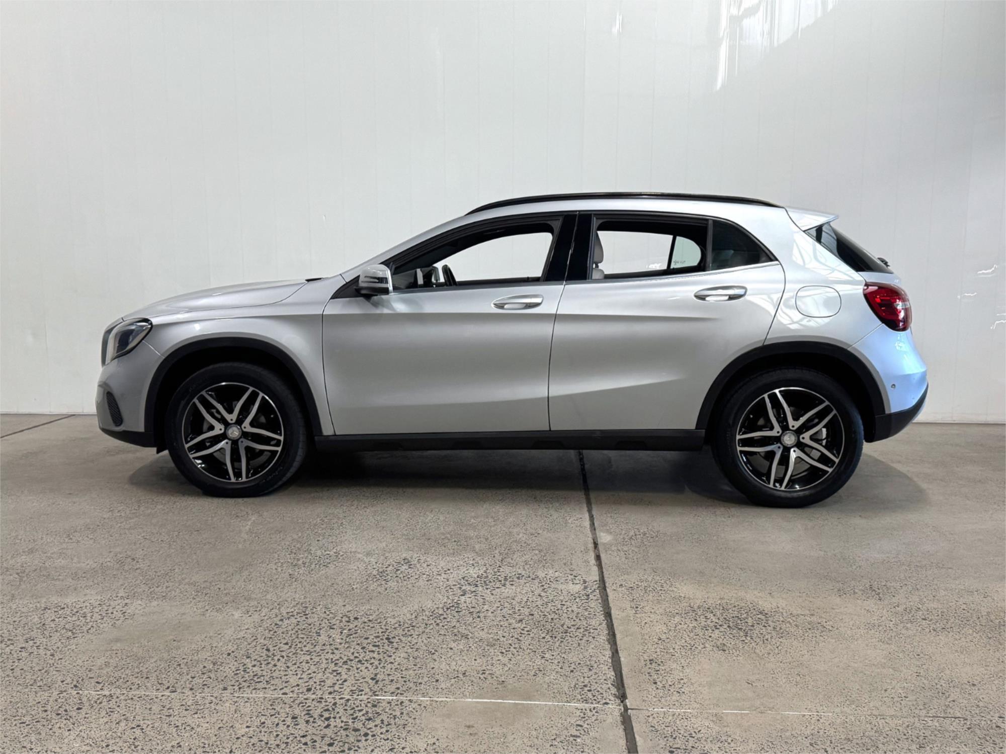 2017 MERCEDES-BENZ GLA X156 MY17.5 180 7 SP AUTO DUAL CLUTCH 4D WAGON