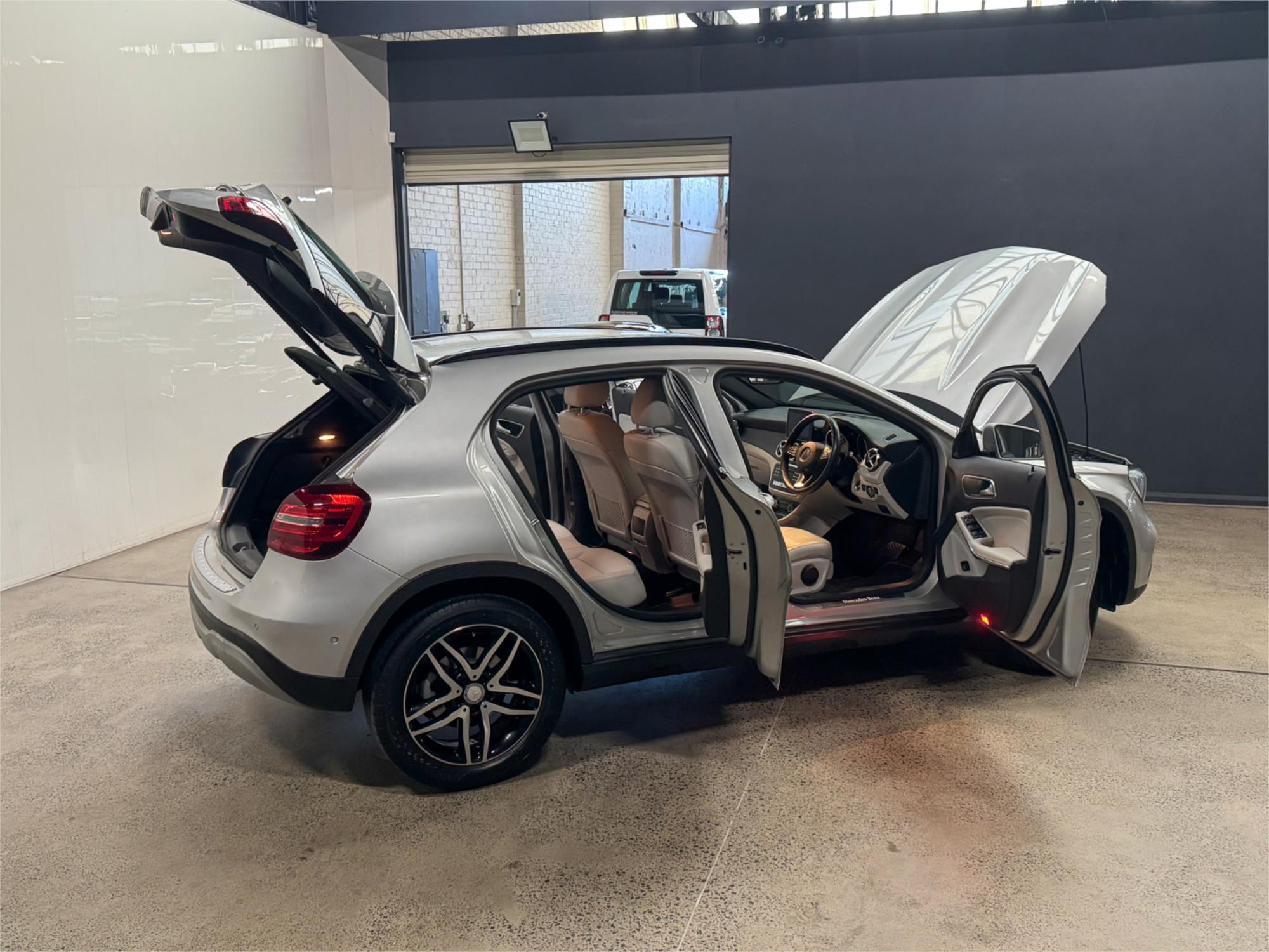 2017 MERCEDES-BENZ GLA X156 MY17.5 180 7 SP AUTO DUAL CLUTCH 4D WAGON