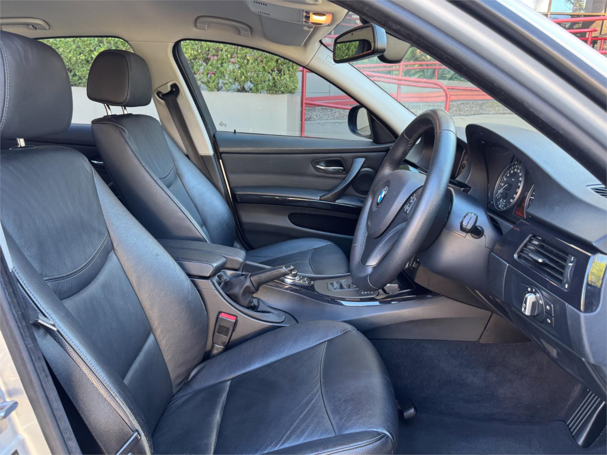2010 BMW 3 E90 MY10 20D LIFESTYLE 6 SP AUTOMATIC STEPTRONIC 4D SEDAN