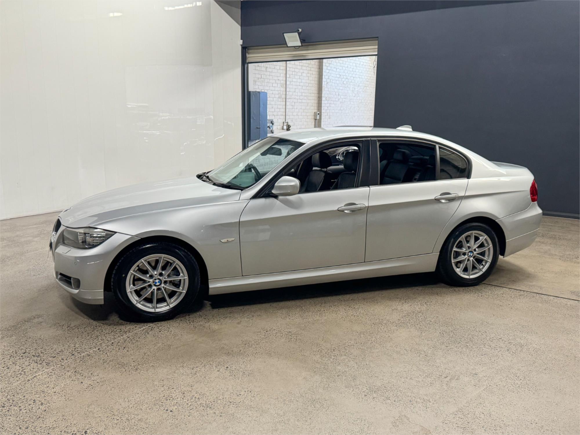 2010 BMW 3 E90 MY10 20D LIFESTYLE 6 SP AUTOMATIC STEPTRONIC 4D SEDAN