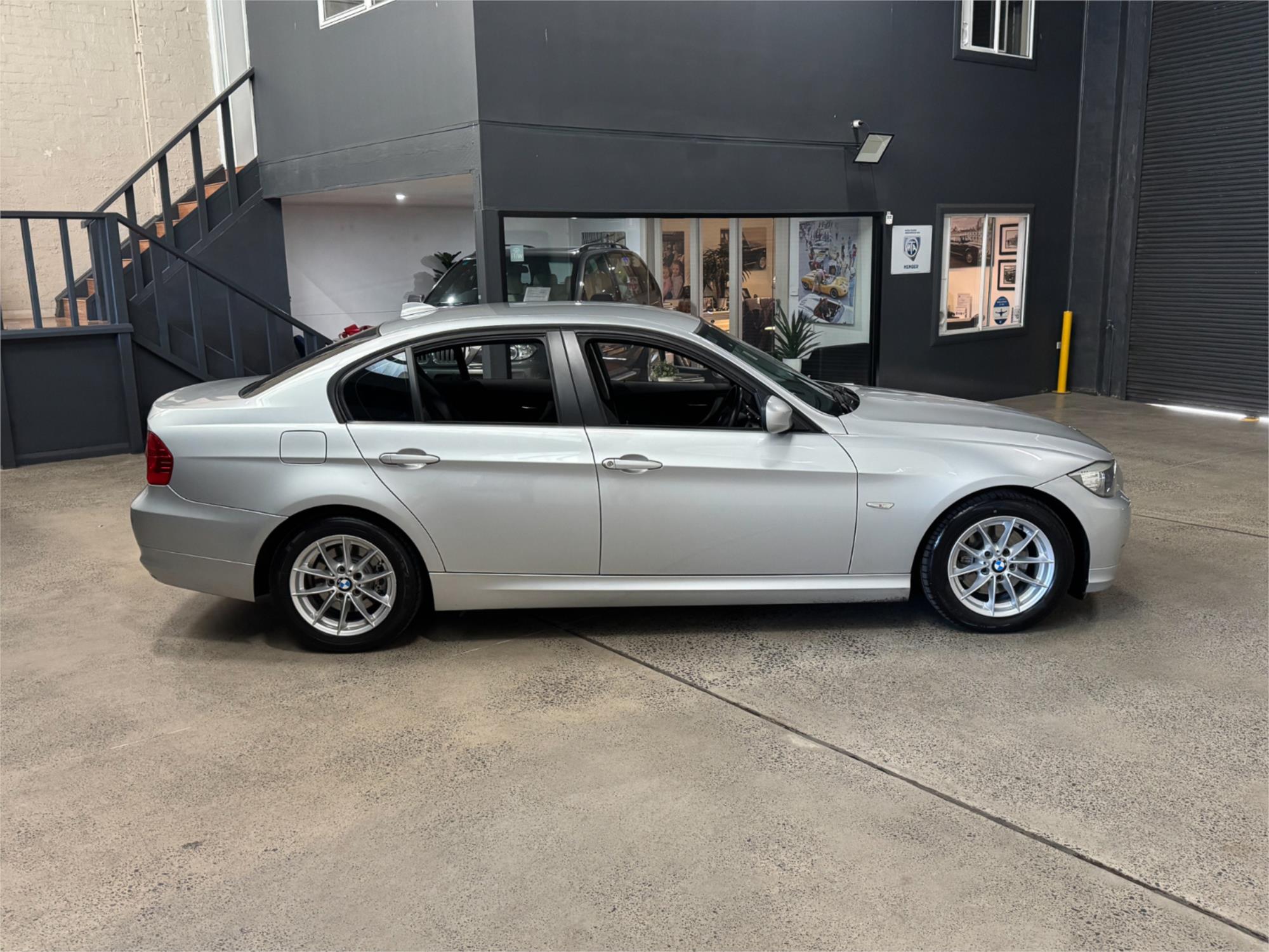 2010 BMW 3 E90 MY10 20D LIFESTYLE 6 SP AUTOMATIC STEPTRONIC 4D SEDAN
