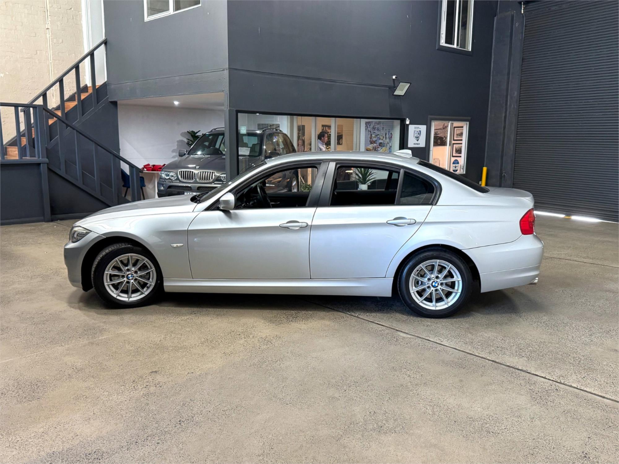 2010 BMW 3 E90 MY10 20D LIFESTYLE 6 SP AUTOMATIC STEPTRONIC 4D SEDAN
