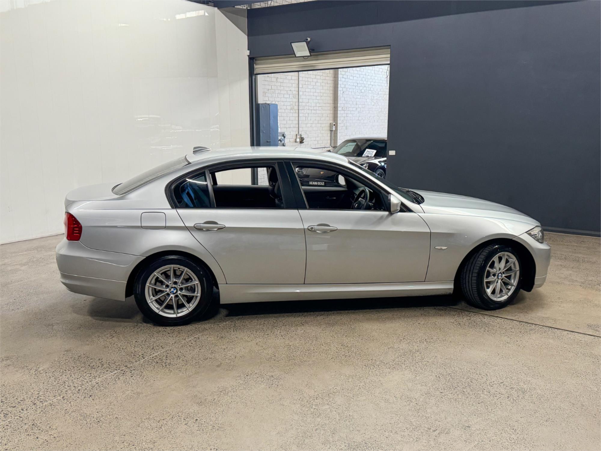 2010 BMW 3 E90 MY10 20D LIFESTYLE 6 SP AUTOMATIC STEPTRONIC 4D SEDAN