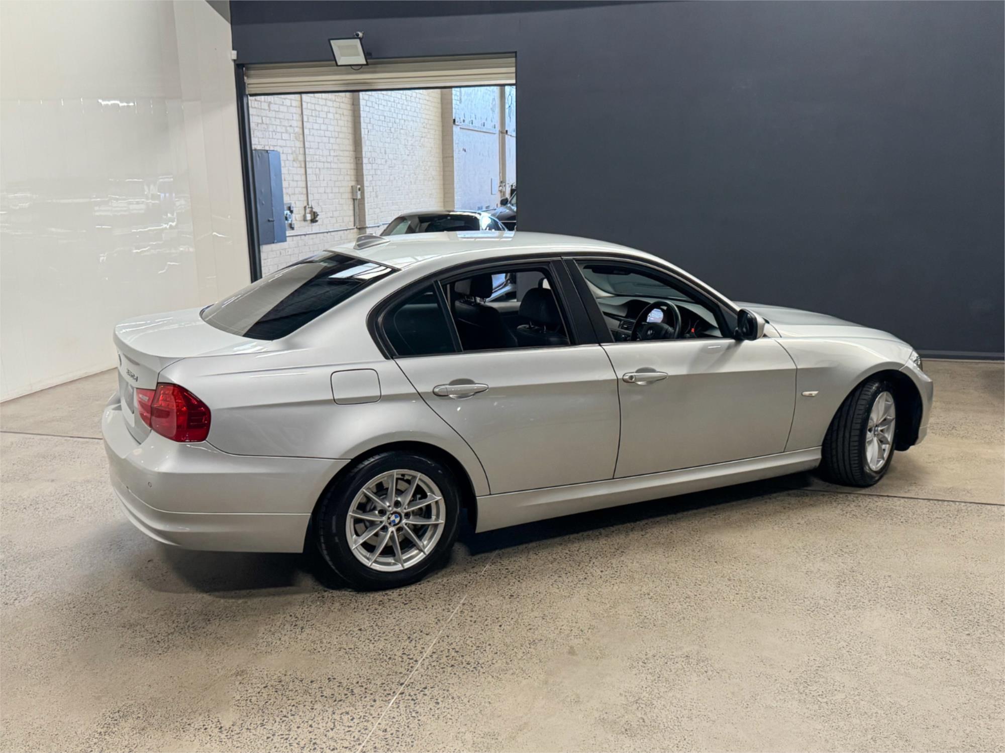 2010 BMW 3 E90 MY10 20D LIFESTYLE 6 SP AUTOMATIC STEPTRONIC 4D SEDAN