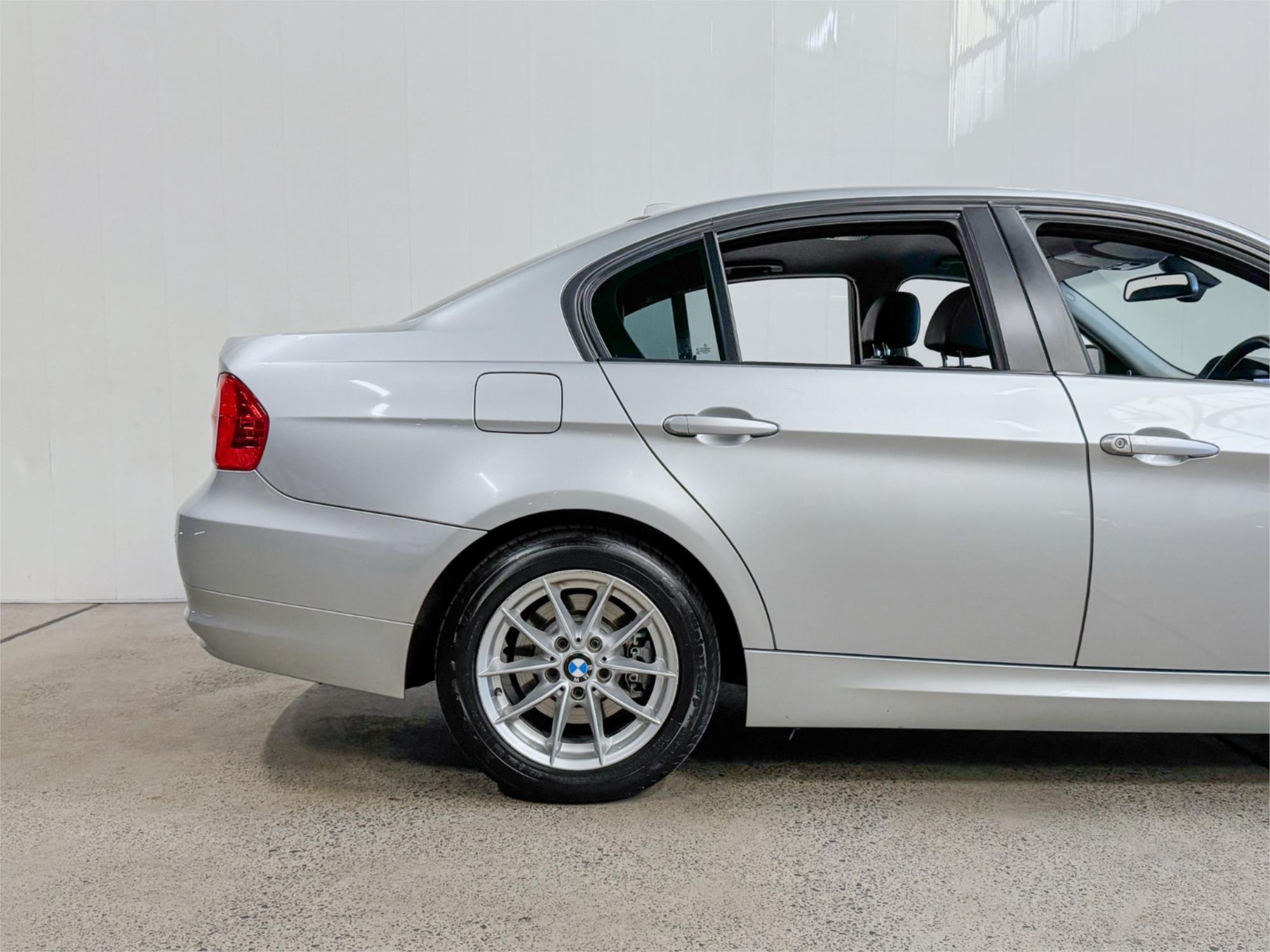 2010 BMW 3 E90 MY10 20D LIFESTYLE 6 SP AUTOMATIC STEPTRONIC 4D SEDAN