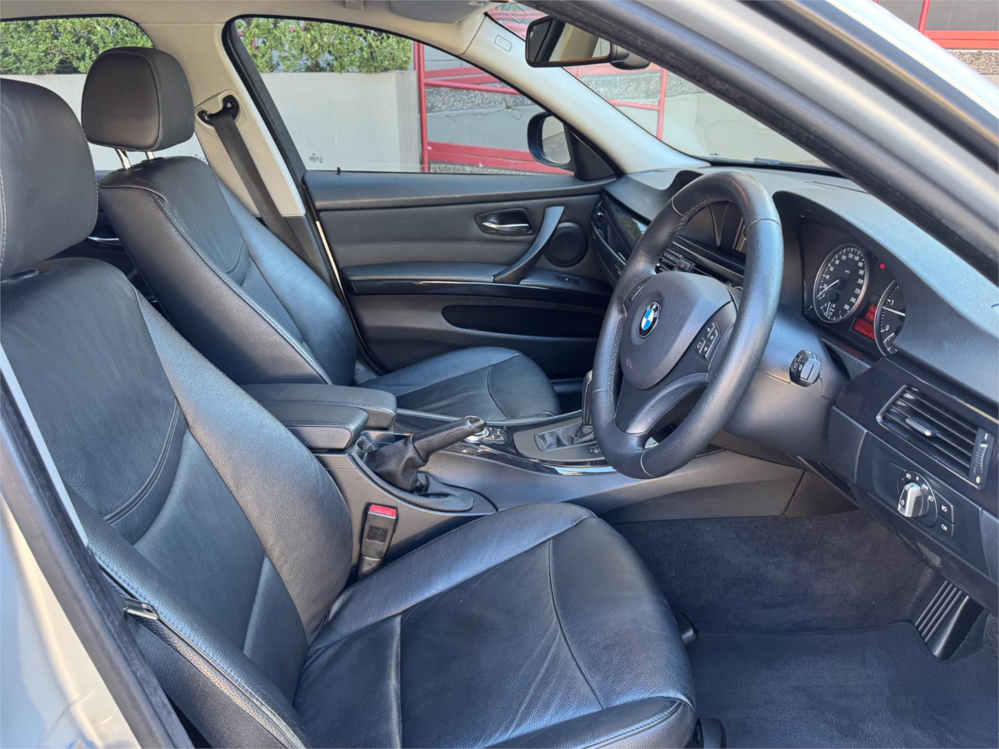 2010 BMW 3 E90 MY10 20D LIFESTYLE 6 SP AUTOMATIC STEPTRONIC 4D SEDAN