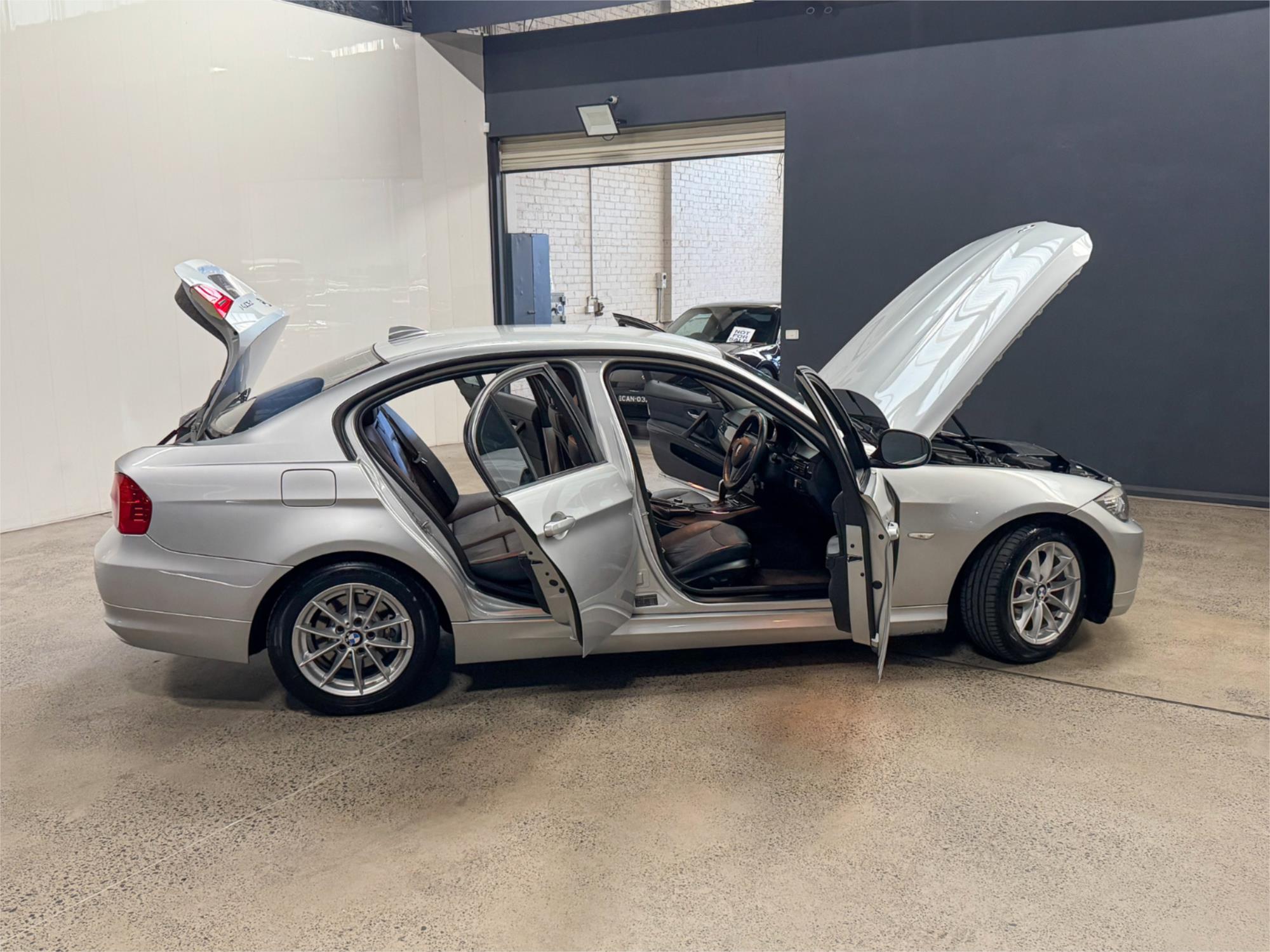 2010 BMW 3 E90 MY10 20D LIFESTYLE 6 SP AUTOMATIC STEPTRONIC 4D SEDAN
