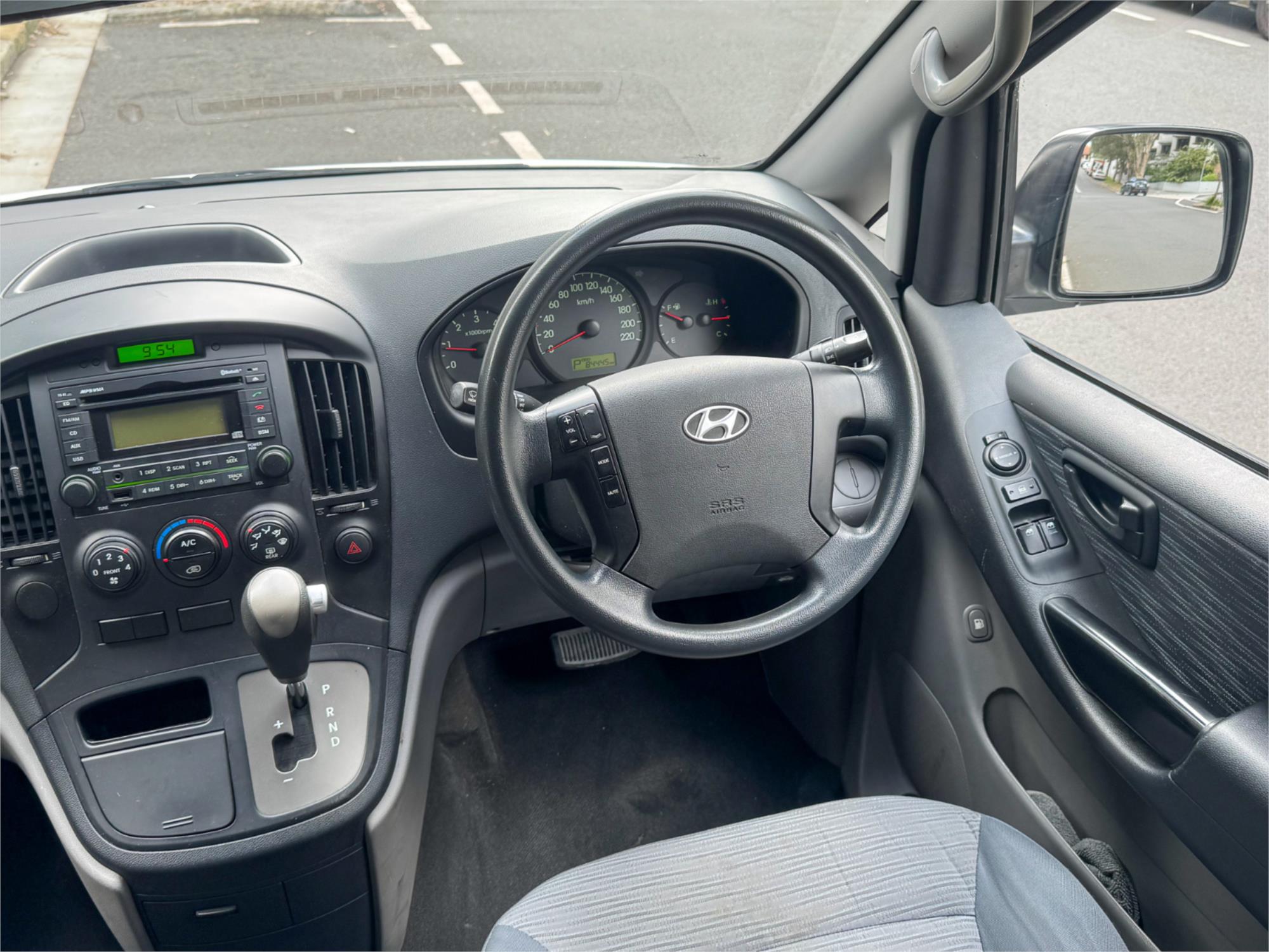 2011 HYUNDAI ILOAD TQ MY11 5 SP AUTOMATIC 4D VAN