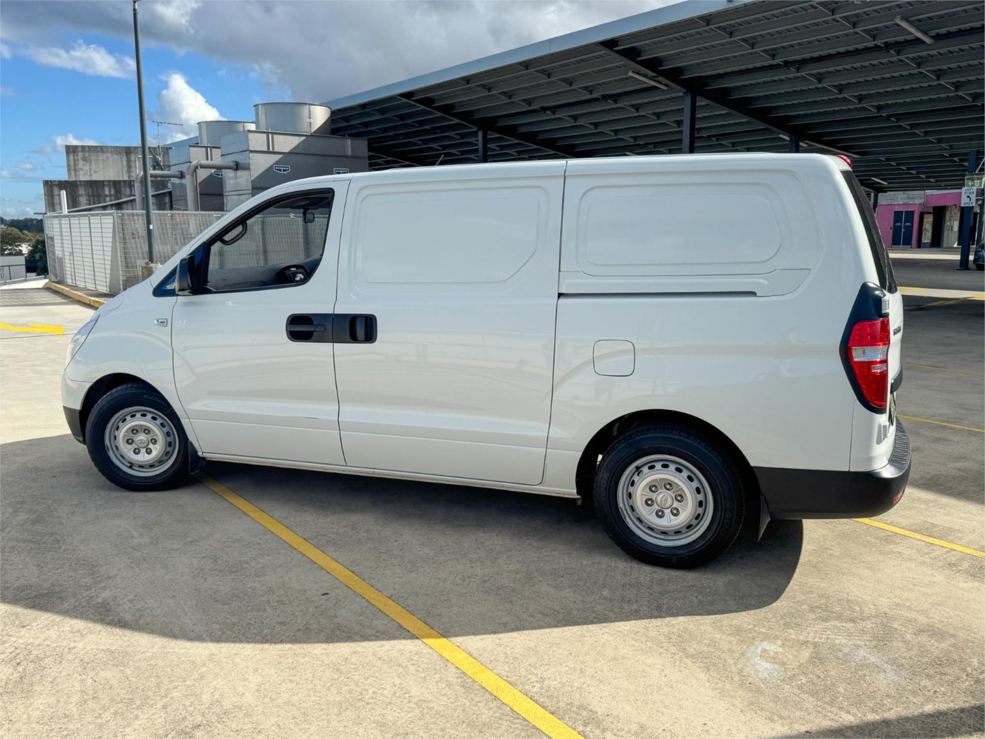 2011 HYUNDAI ILOAD TQ MY11 5 SP AUTOMATIC 4D VAN