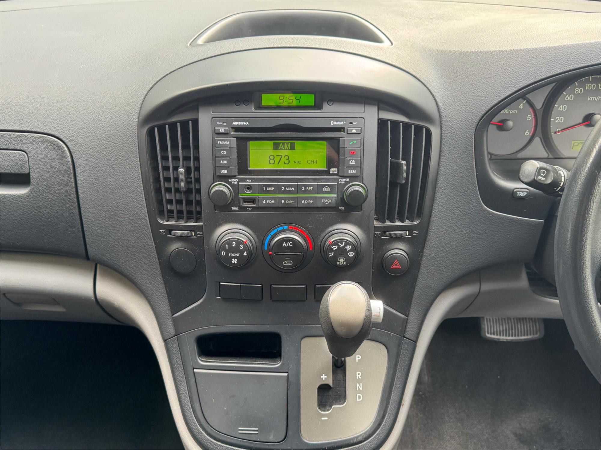 2011 HYUNDAI ILOAD TQ MY11 5 SP AUTOMATIC 4D VAN