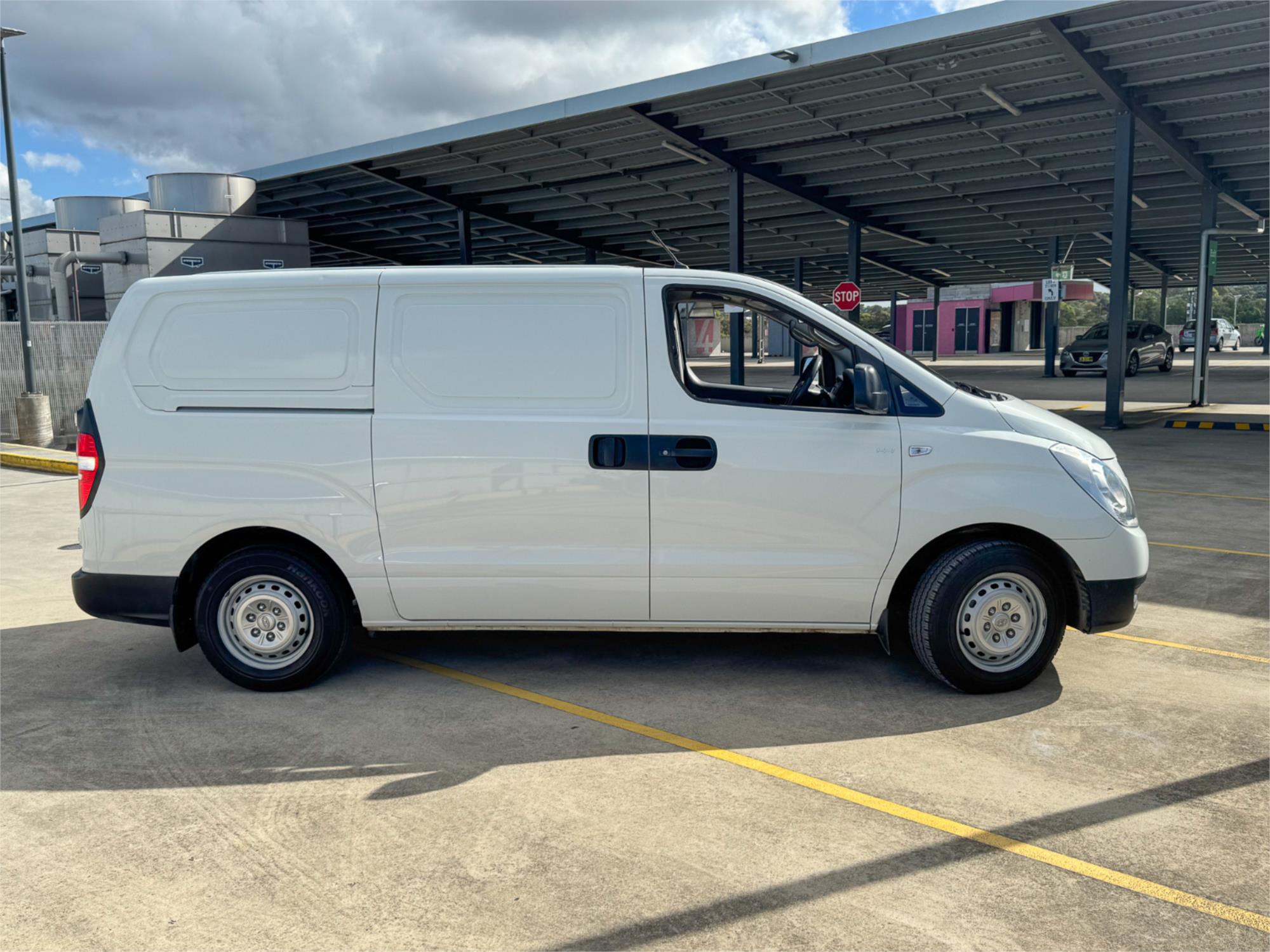 2011 HYUNDAI ILOAD TQ MY11 5 SP AUTOMATIC 4D VAN