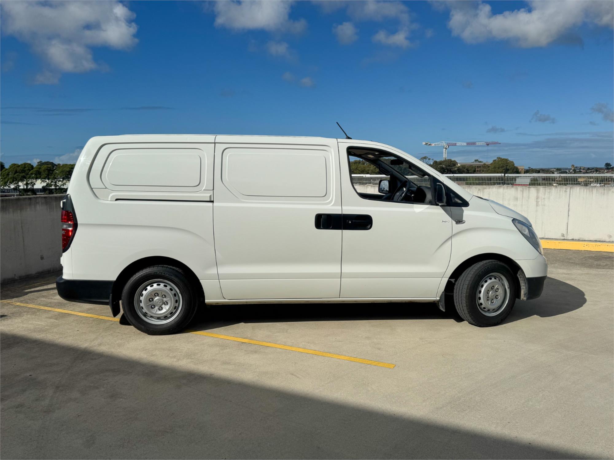 2011 HYUNDAI ILOAD TQ MY11 5 SP AUTOMATIC 4D VAN
