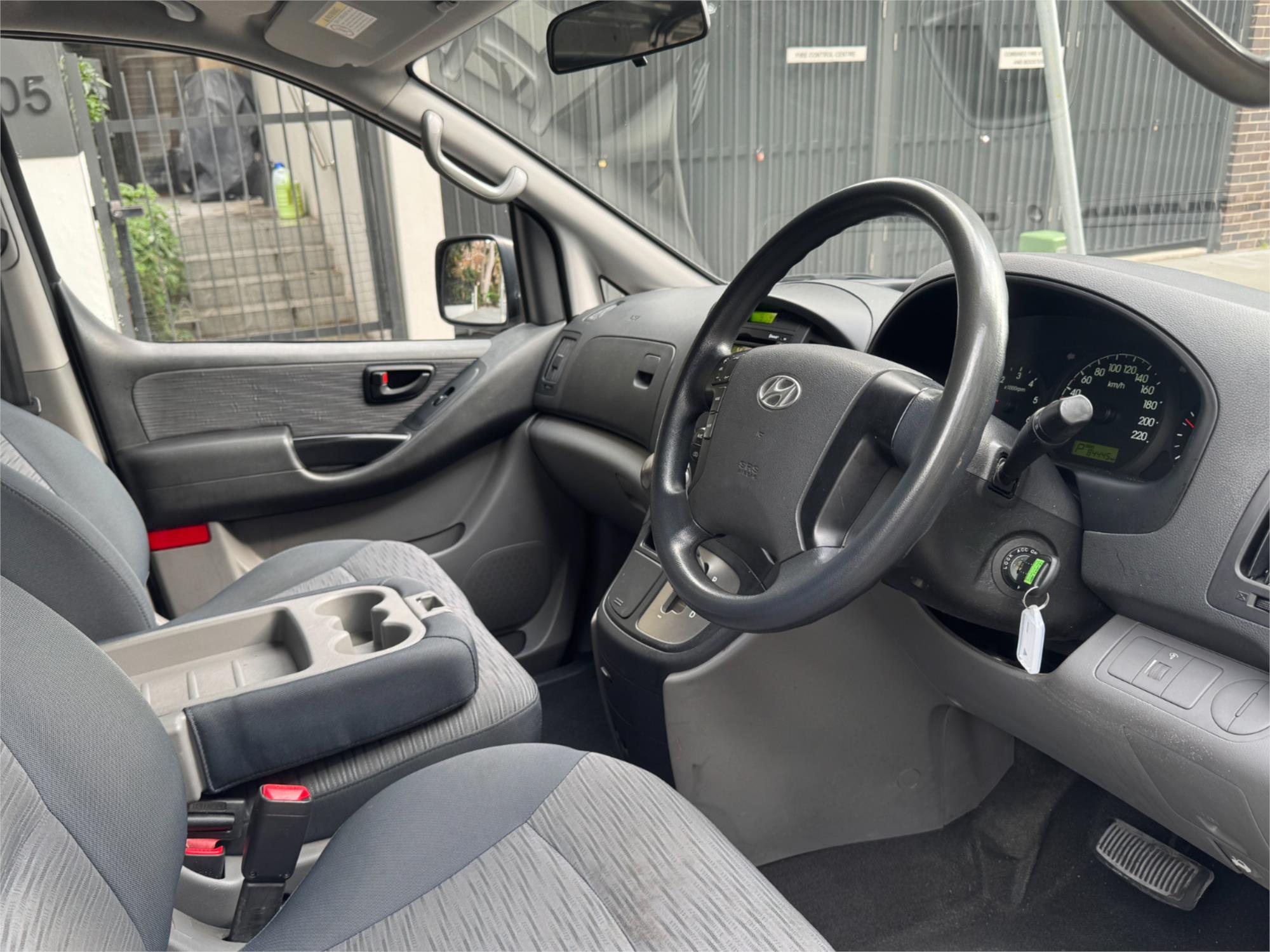 2011 HYUNDAI ILOAD TQ MY11 5 SP AUTOMATIC 4D VAN